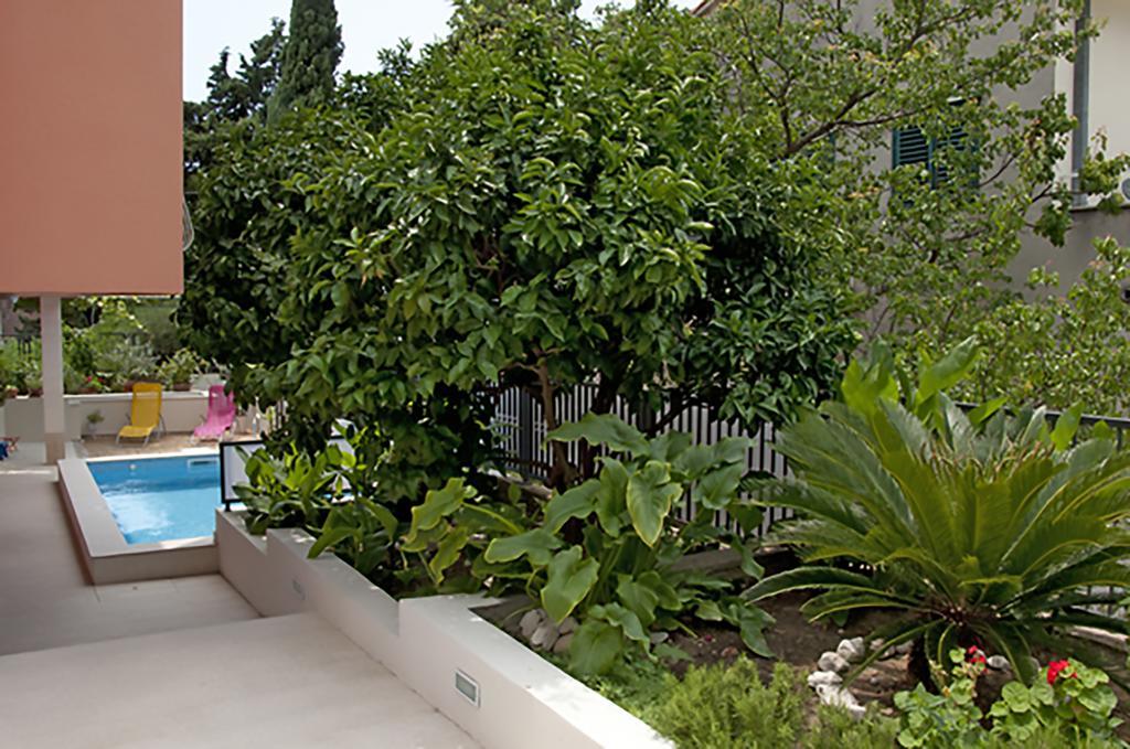 Poolside Paradise - A Hidden Gem In Split Exteriör bild